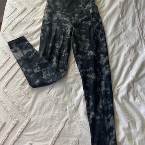american eagle high waisted leggings!